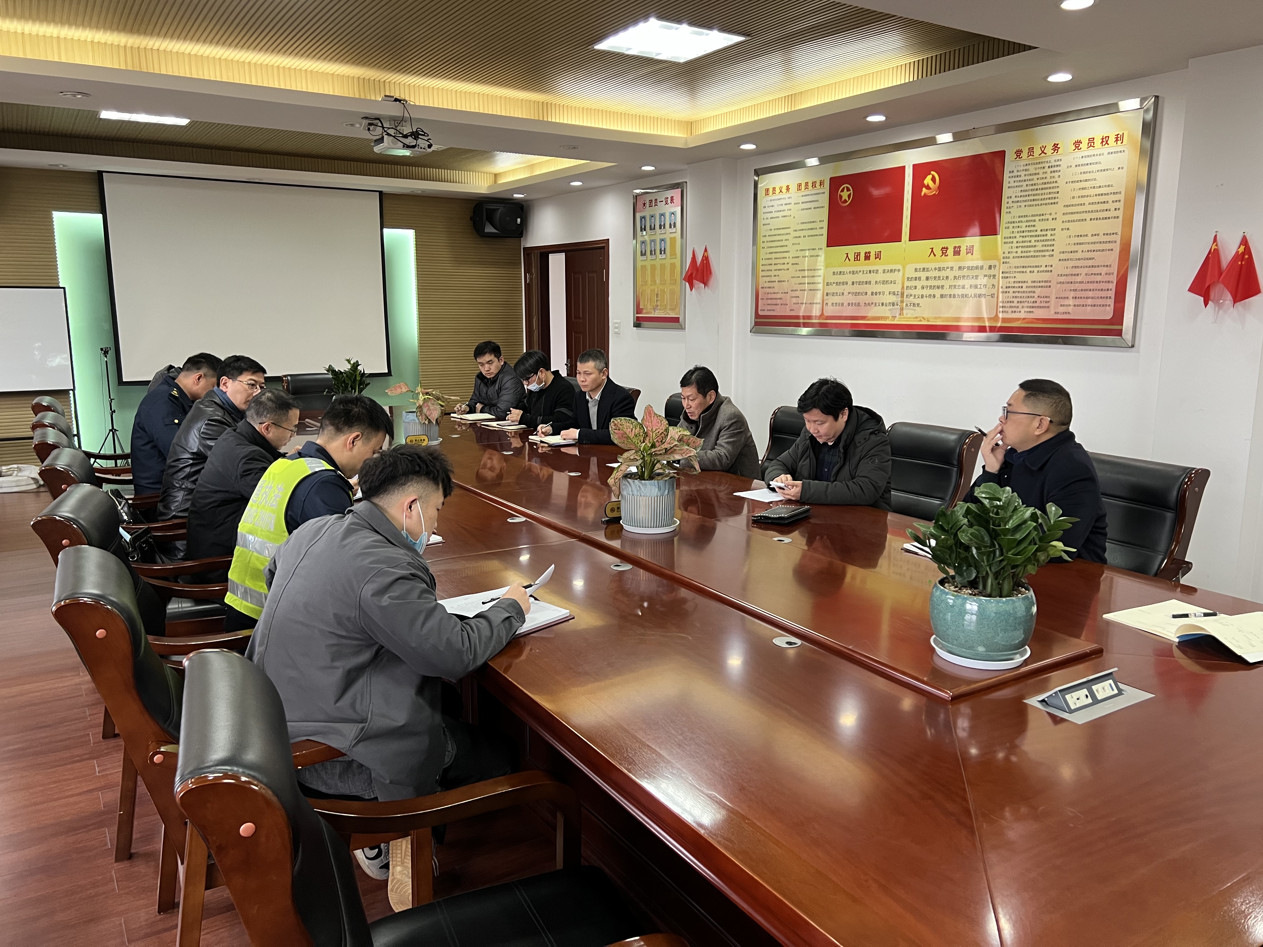 1642385147777627.jpg 20220113圖為三化一平專項(xiàng)整治會議召開 林堅攝.JPG