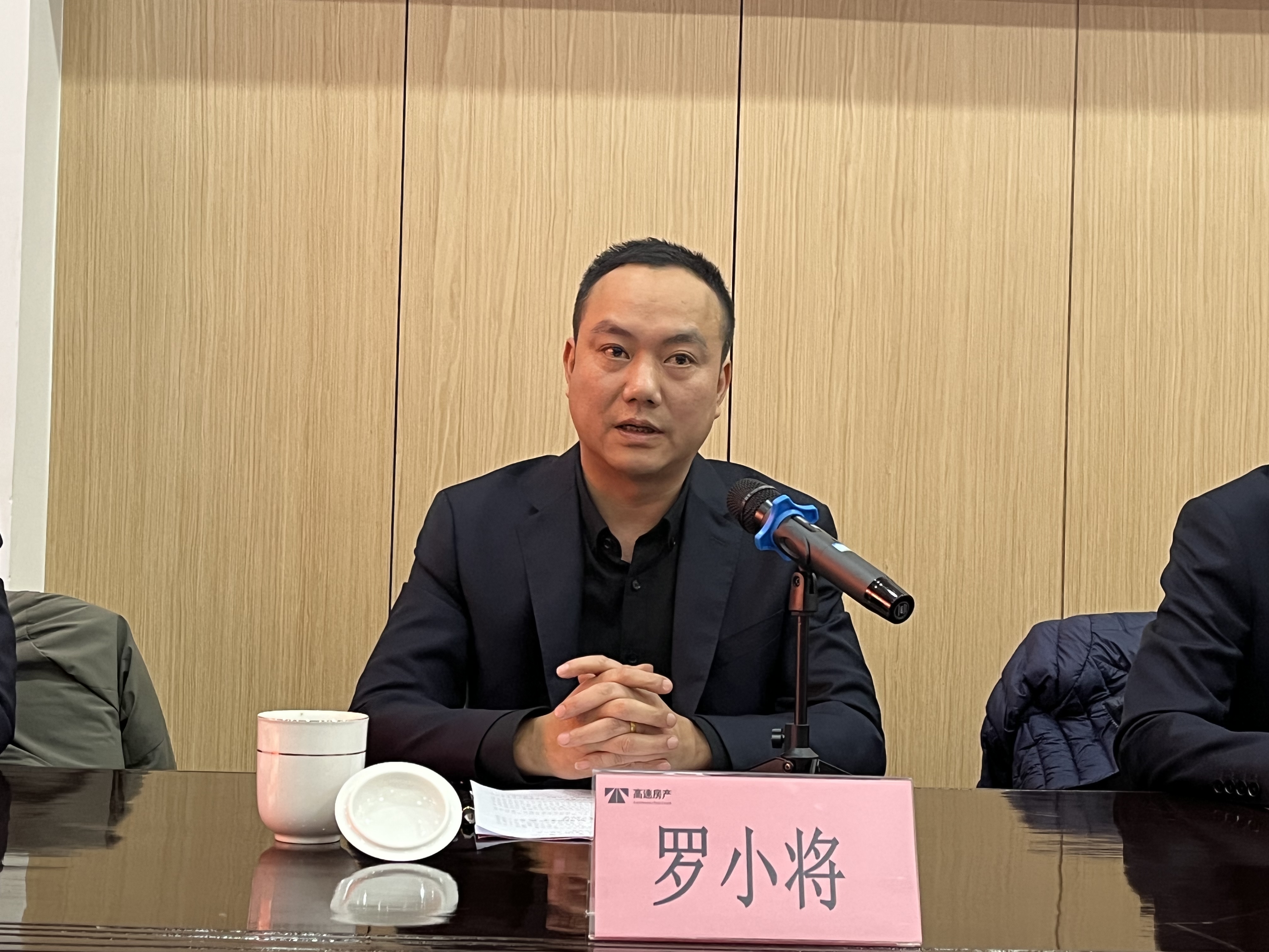 1643268658113056.jpg 臺州高速集團(tuán)黨委委員、副總經(jīng)理羅小將致辭.jpg