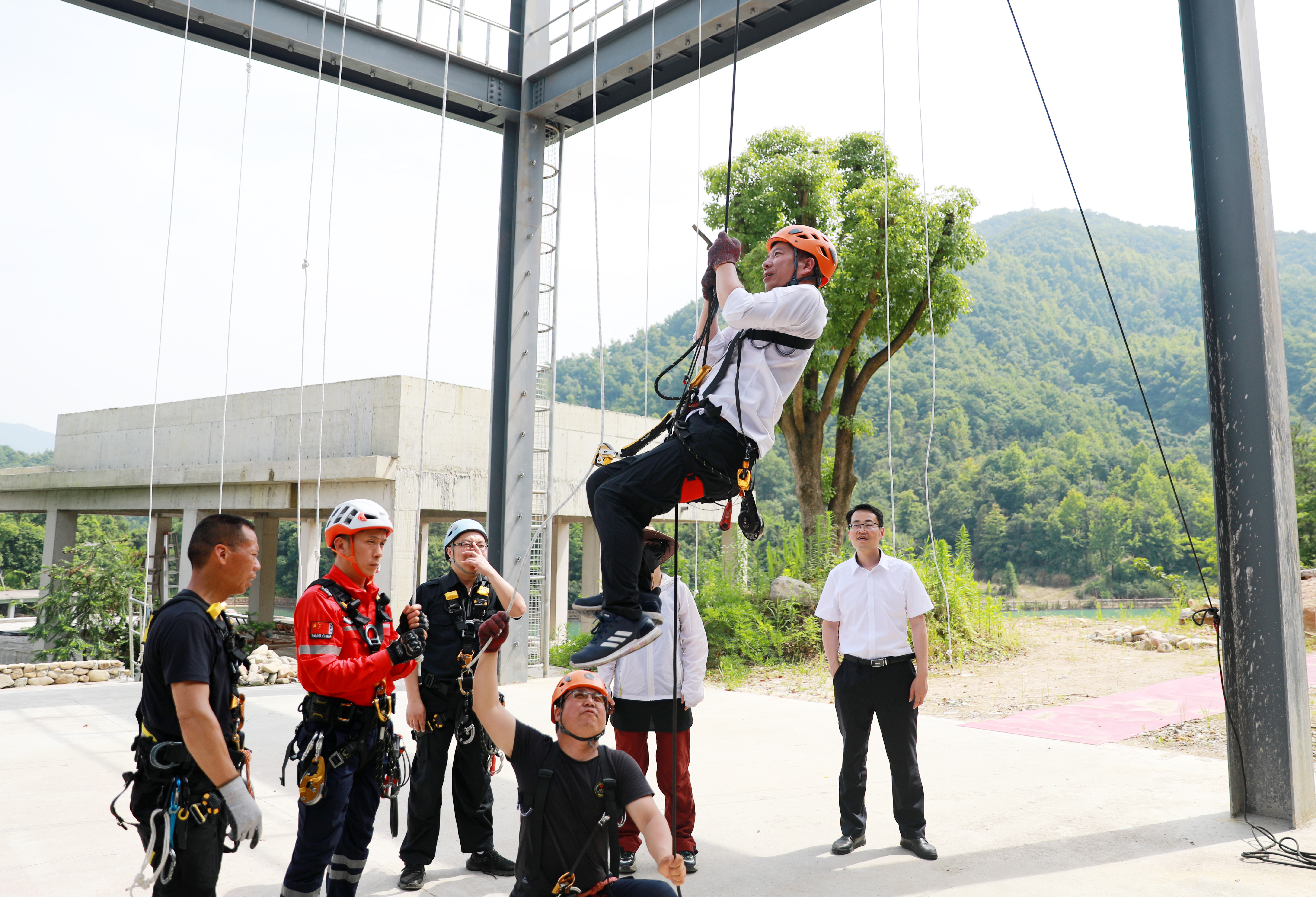 1656054708575212.jpg 繩索攀爬演練現(xiàn)場(chǎng).JPG