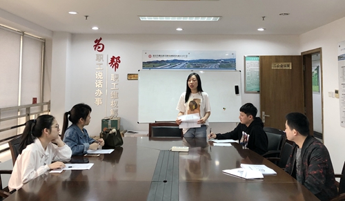 圖為人力資源部對新員工進(jìn)行培訓(xùn)_副本.jpg